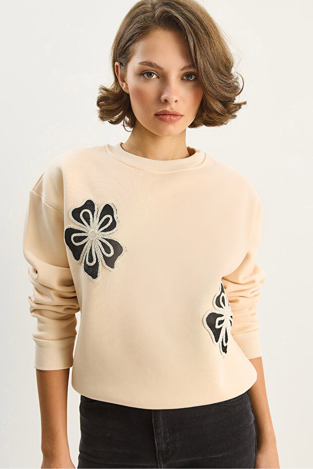 Women's Beige Crew Neck Floral Embroidered Three Thread Ribbed Sweatshirt 60601045
