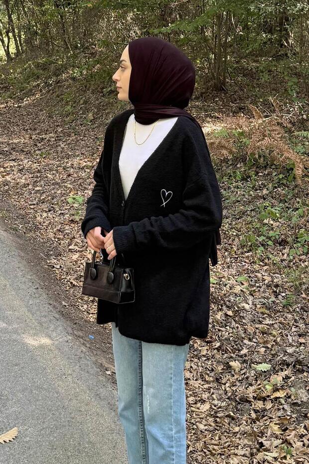 Kalp Nakış Detaylı Oversize Hırka Siyah - 2