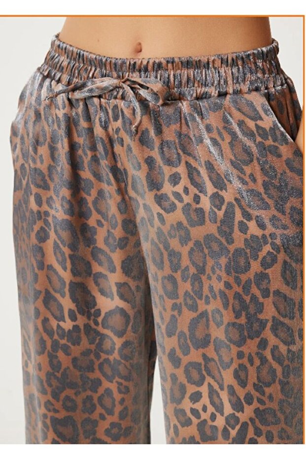 بنطلون من الساتان بنمط ليوبارد - 5