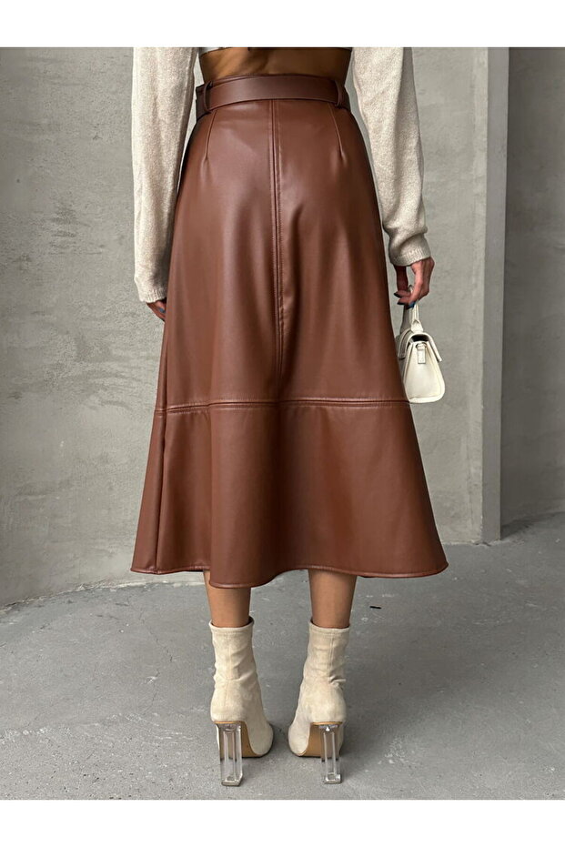 تنورة جلدية متوسطة الطول بحزام - 5