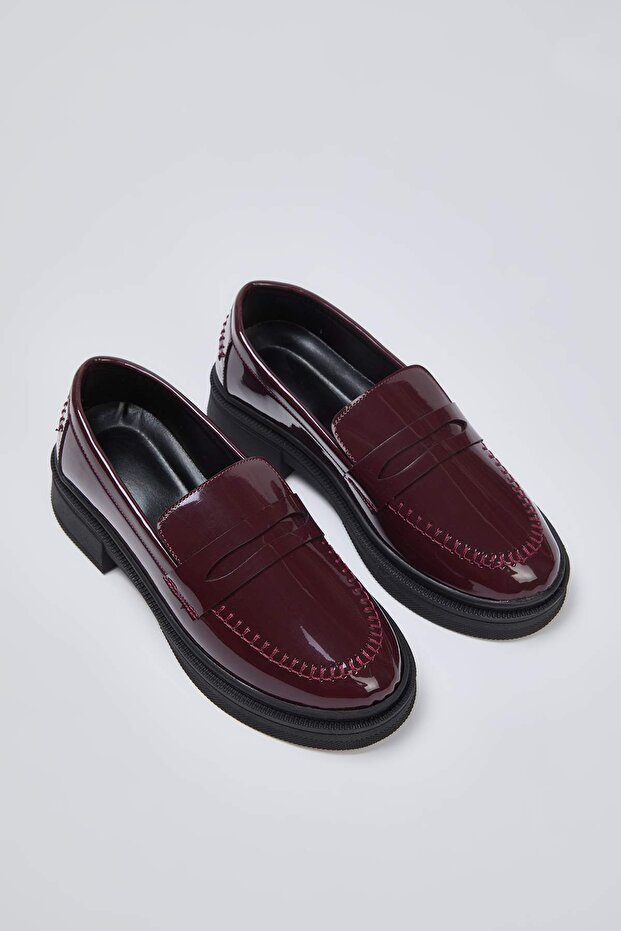 Kahverengi Rugan Dikiş Detaylı Kadın Loafer Ayakkabı TAKAW26LA00006 - 2