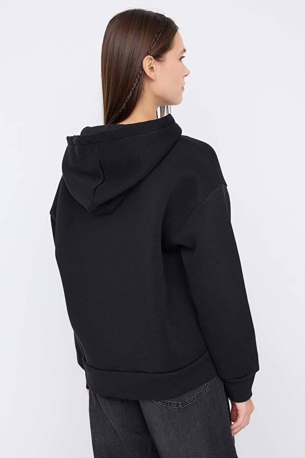 Teen Siyah Kapüşonlu Kalın İçi Polarlı Yarım Pat Fermuarlı Cepli Örme Sweatshirt TWOAW26SW00160 - 4