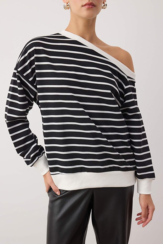 Siyah Çizgili Açık Omuzlu Oversize/Geniş Kalıp İnce Örme Sweatshirt TWOAW26SW00169 - 3