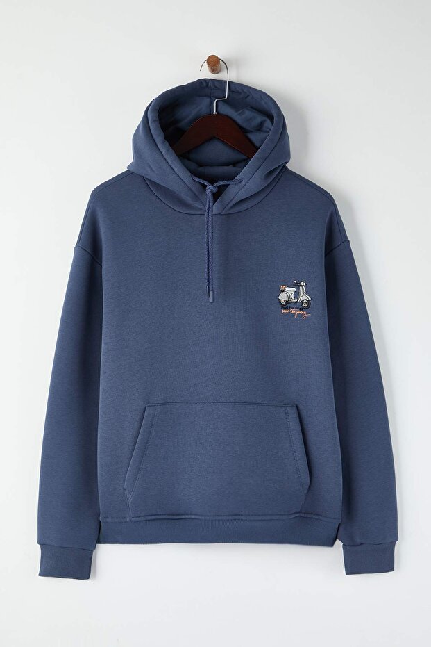 Indigo Motor Nakışlı Oversize/Geniş Kesim İçi Polarlı Kapüşonlu Sweatshirt TMNAW25SW00016 - 5