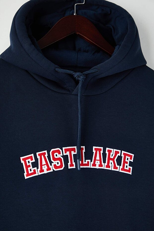 Lacivert Oversize/Geniş Kesim İçi Polarlı Kapüşonlu Yazı Nakışlı Sweatshirt TMNAW24SW00029 - 6