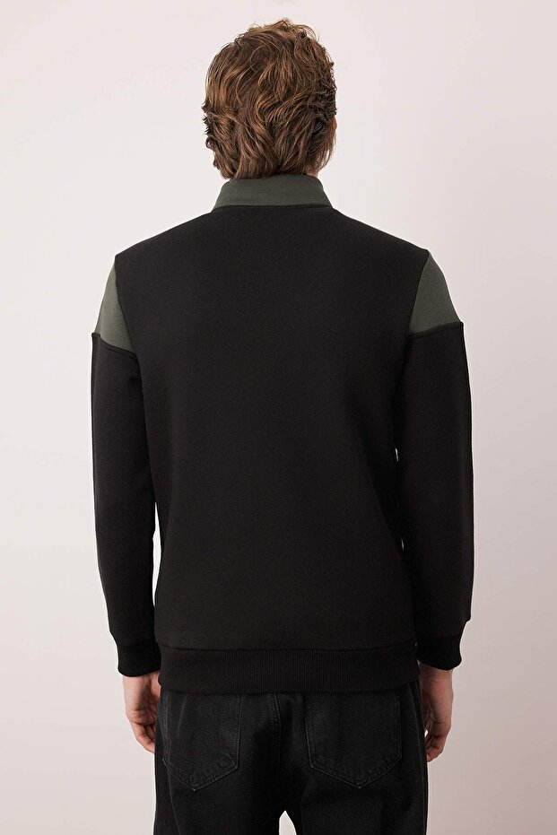 Yeşil-Siyah Regular Fit Uzun Kollu Dik Yaka Fermuarlı Sweatshirt TMNAW22SW0720 - 4