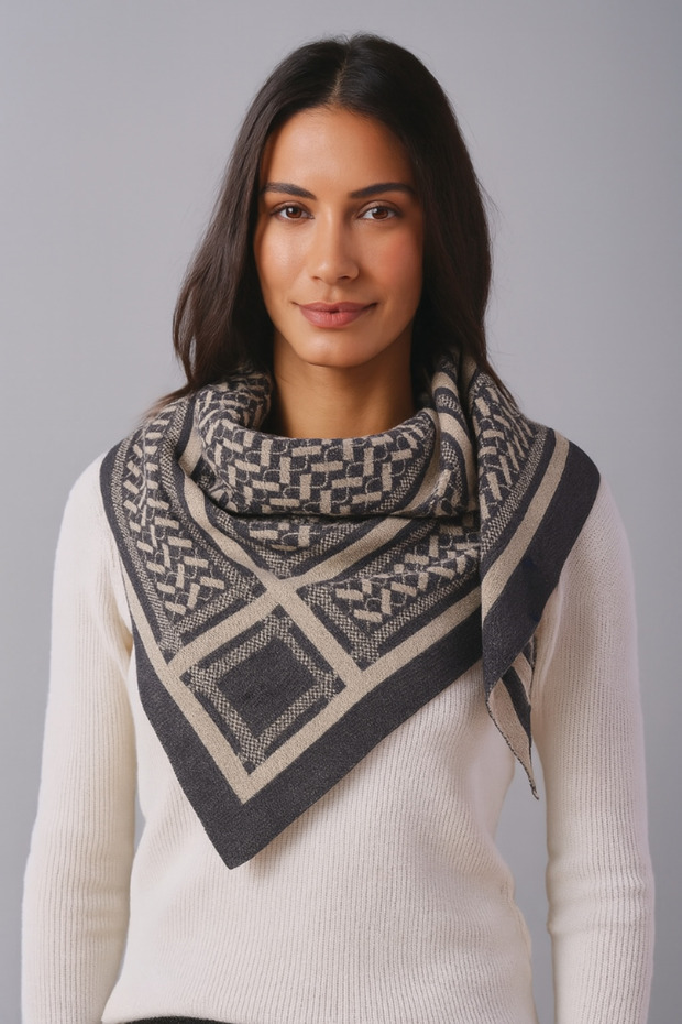 Desenli Üçgen Triko Şal - 3