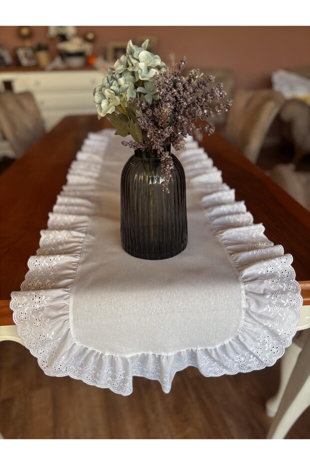 Fisto Ruffled Duck Linen Oval Runner (Stain Resistant 45X140) White