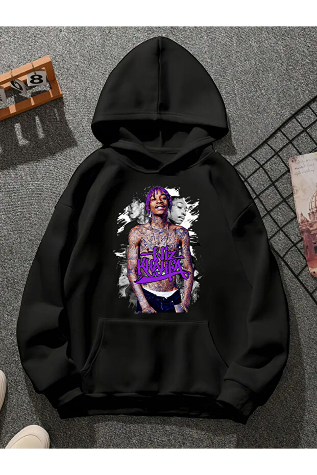 سويت شيرت أسود بقلنسوة مطبوعة من wiz khalifa v2