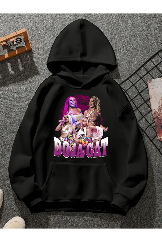 سويت شيرت أسود بقلنسوة مطبوع عليه doja cat v1