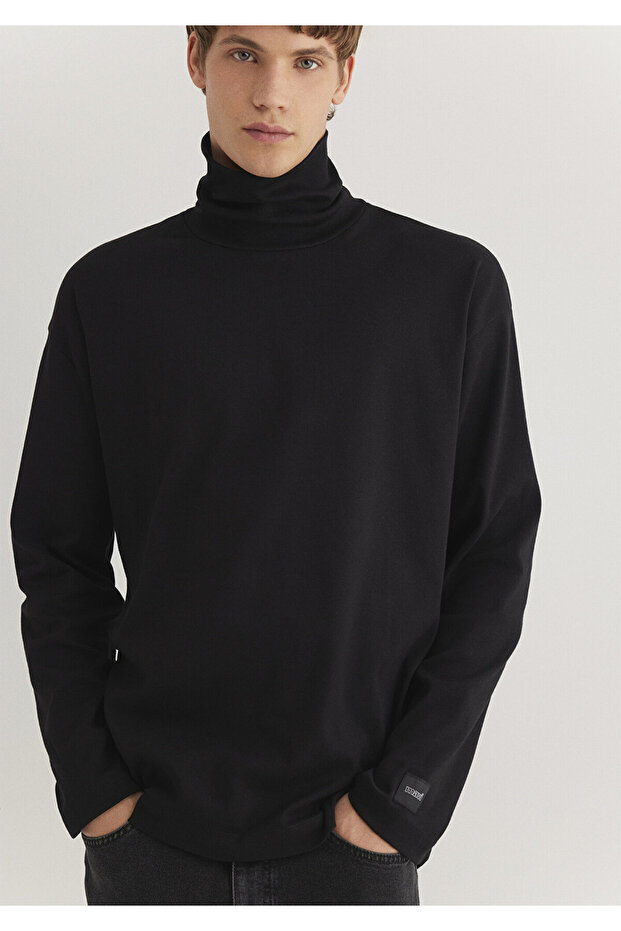 Turtleneck Black T-Shirt Loose Fit / Loose Relaxed Cut 0612409-900