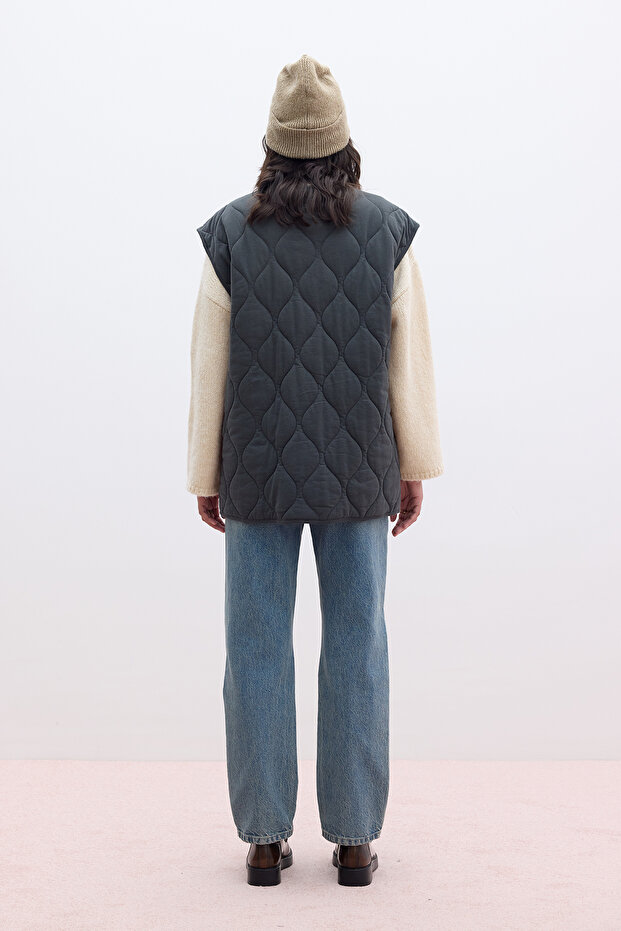 Anthrazitfarbene gesteppte Taschenweste - 7