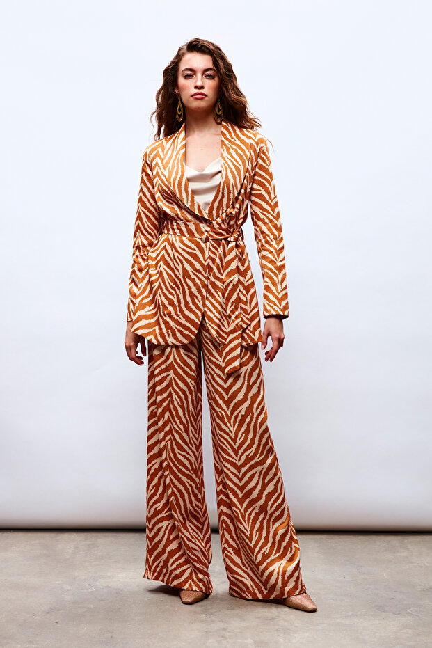 Zebra-gemusterte Satinhose – Kamel - 5