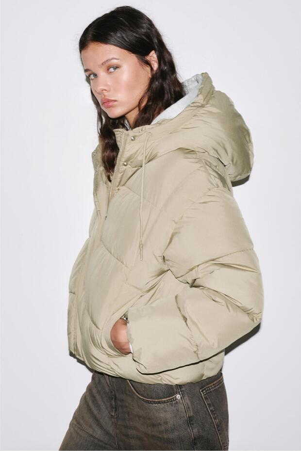 Kısa kapüşonlu şişme ceket - 1