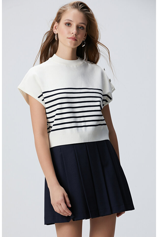 Beyaz Çizgili Kazak - 3