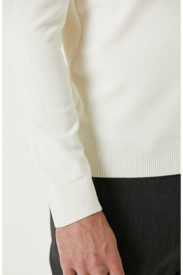 Kırık Beyaz Triko - 7