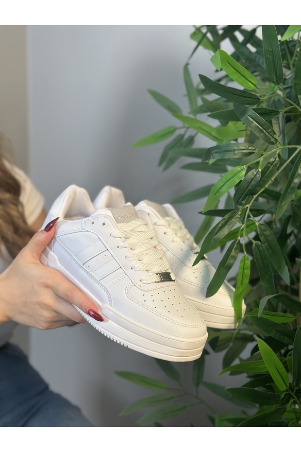 Women's White Sneakers 176