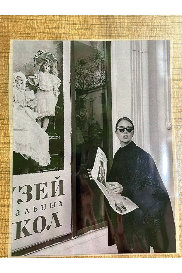 26X20 CM BLACK AND WHITE CLOTHING WITH TRANSPARENT WOMEN IMAGE APPLIED WITH STITCHING