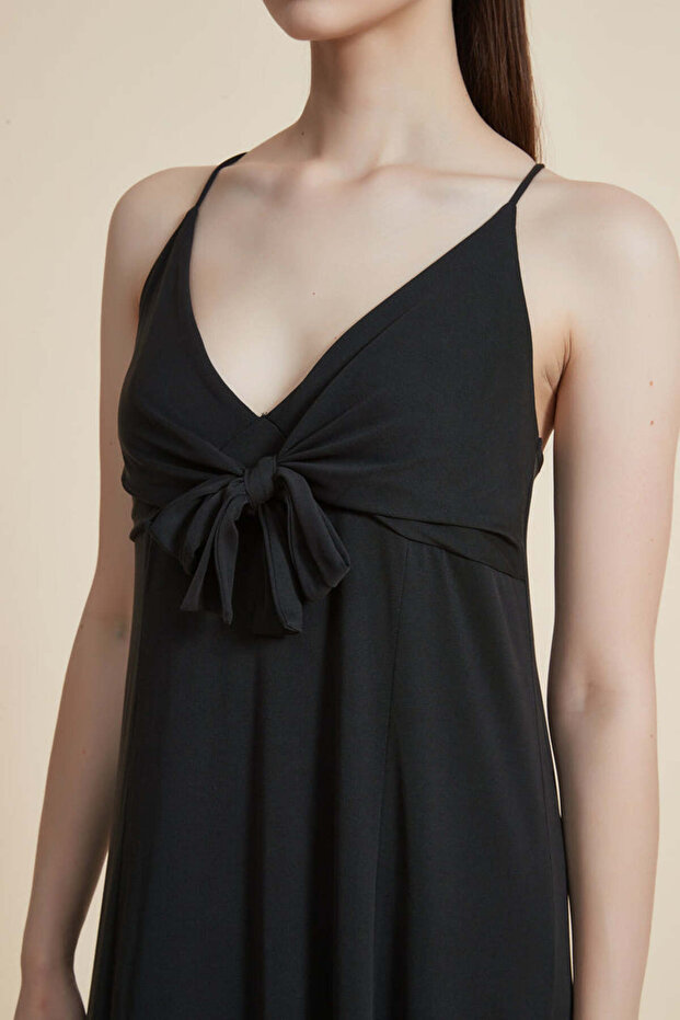 فستان ماكسي سادة مكشكش مع حمالات - 3