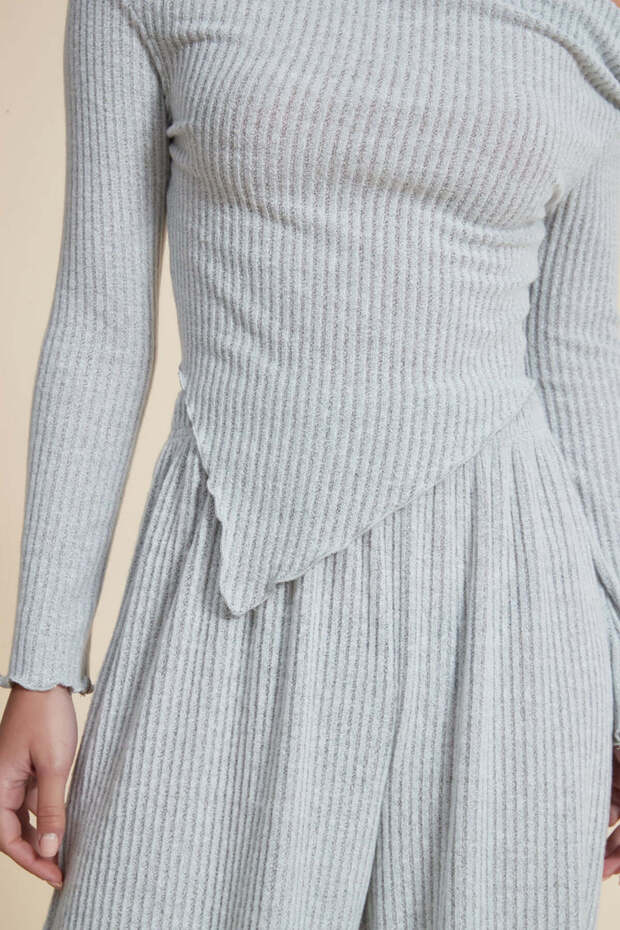 بلوزة سادة بأكمام طويلة - 6