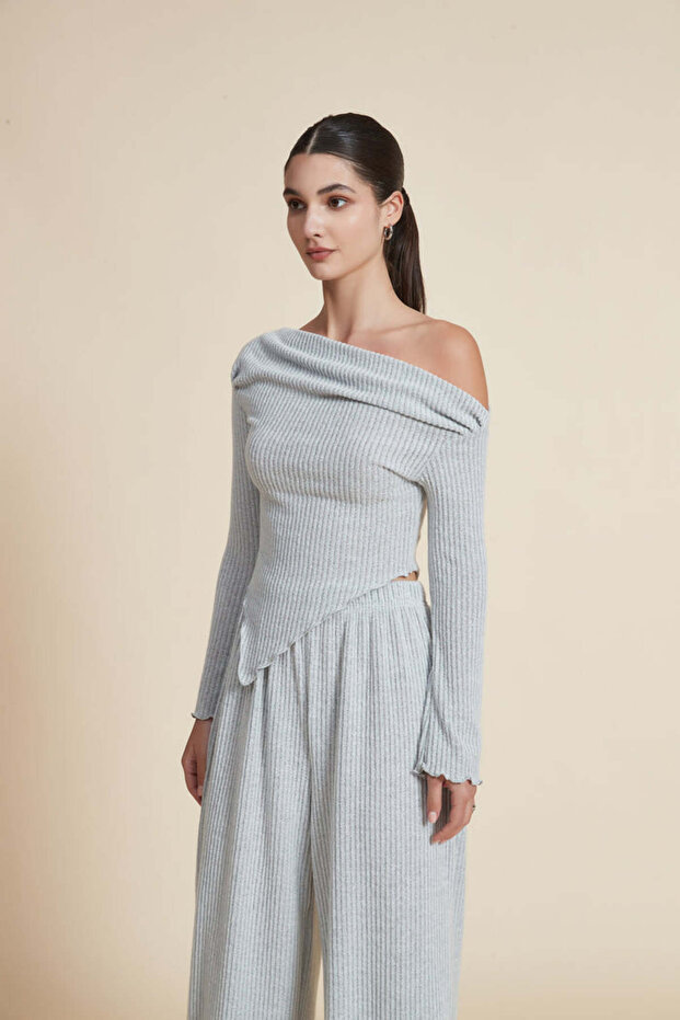 بلوزة سادة بأكمام طويلة - 3