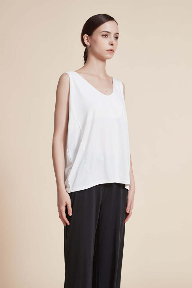 بلوزة سادة برقبة على شكل حرف V - 5