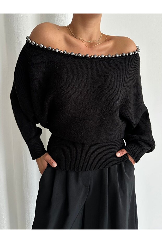 Black Venus Heeled Sweater-4435