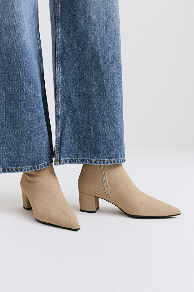 Bot 2514 - Sivri Burun Önden Dikişli Bej Süet Kadın Bot - 7