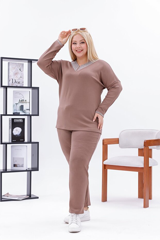 طقم مودال بياقة على شكل حرف V مقاس كبير - 5