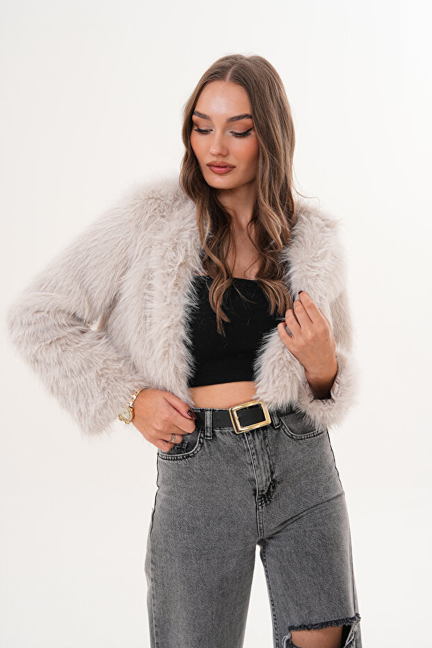 سترة كروب بوي ذات ياقة أساسية وفرو - 4