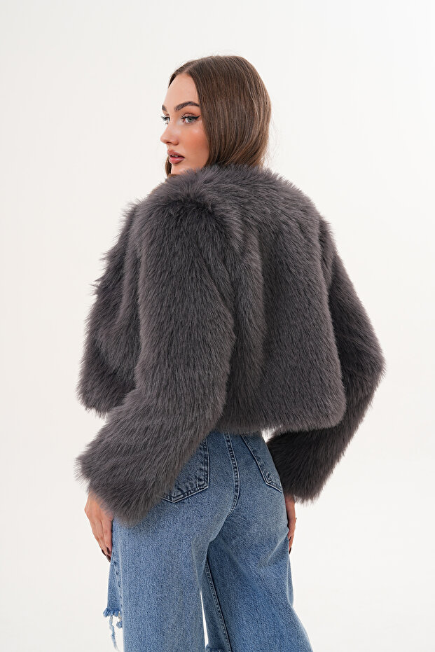 سترة كروب بوي ذات ياقة أساسية وفرو - 6