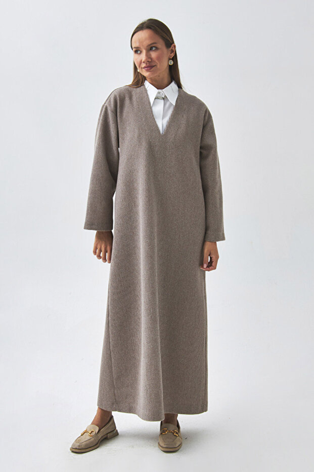 V Yaka Çizgi Dokulu Elbise Vizon - 5