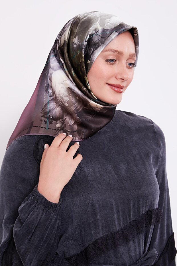 وشاح حريري بنمط أرجواني فاتح من سيرا - 1