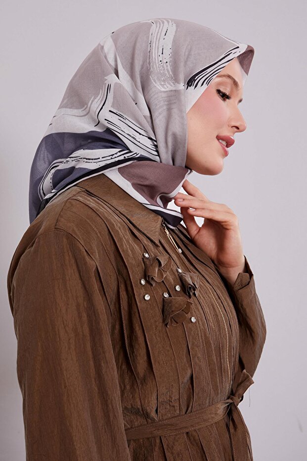 وشاح ناعم بنمط تجريدي باللون البني الحليبي - 2