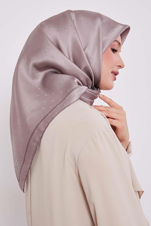 وشاح حريري بنمط بقع المنك - 3