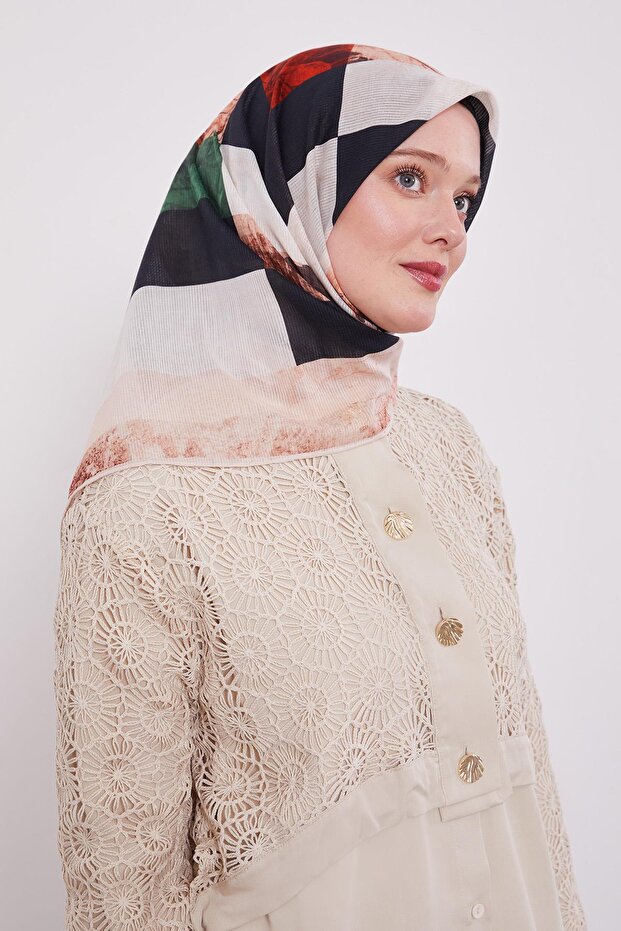 وشاح قطني بنمط خطوط القهوة بالحليب