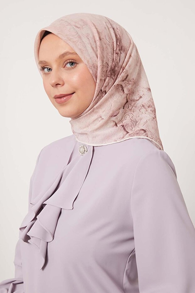 وشاح قطني بنمط شريط أحمر - 1