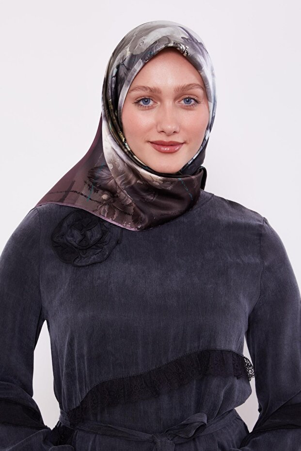 وشاح حريري بنمط أرجواني فاتح من سيرا - 3