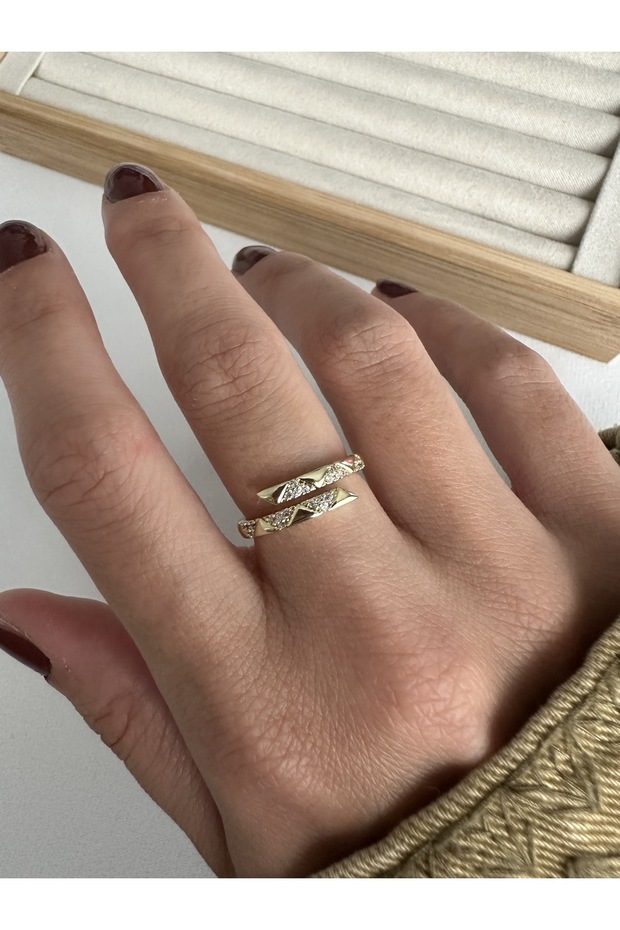 Gold Triangle Patterned Saran Ring - 4