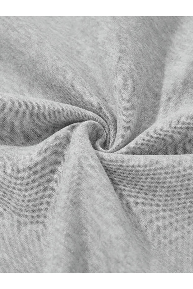 هوديي مطبوع عليه حروف عمودية بتصميم بسيط - 5