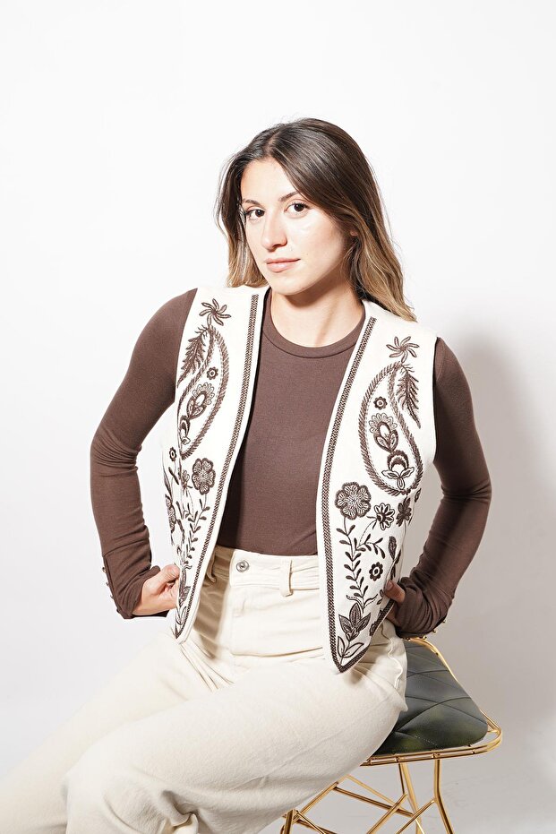 سترة منقوشة باللون البيج - 3