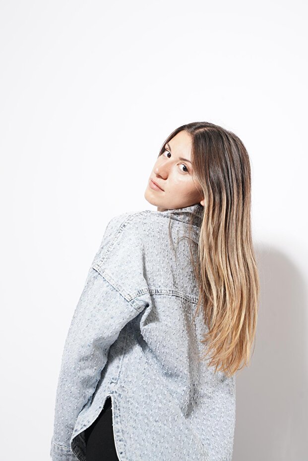 سترة بيلي شيك مطرزة من الموهير باللون الأزرق الفاتح - 2