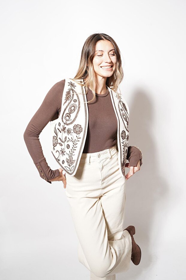 سترة منقوشة باللون البيج - 7