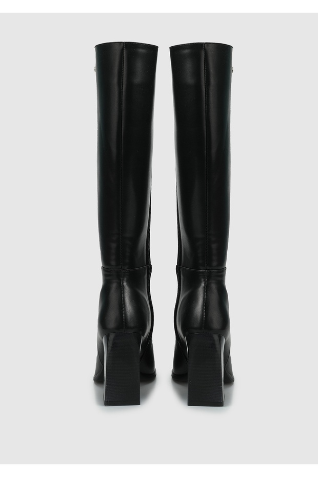 Siyah Kadın Bot - 4