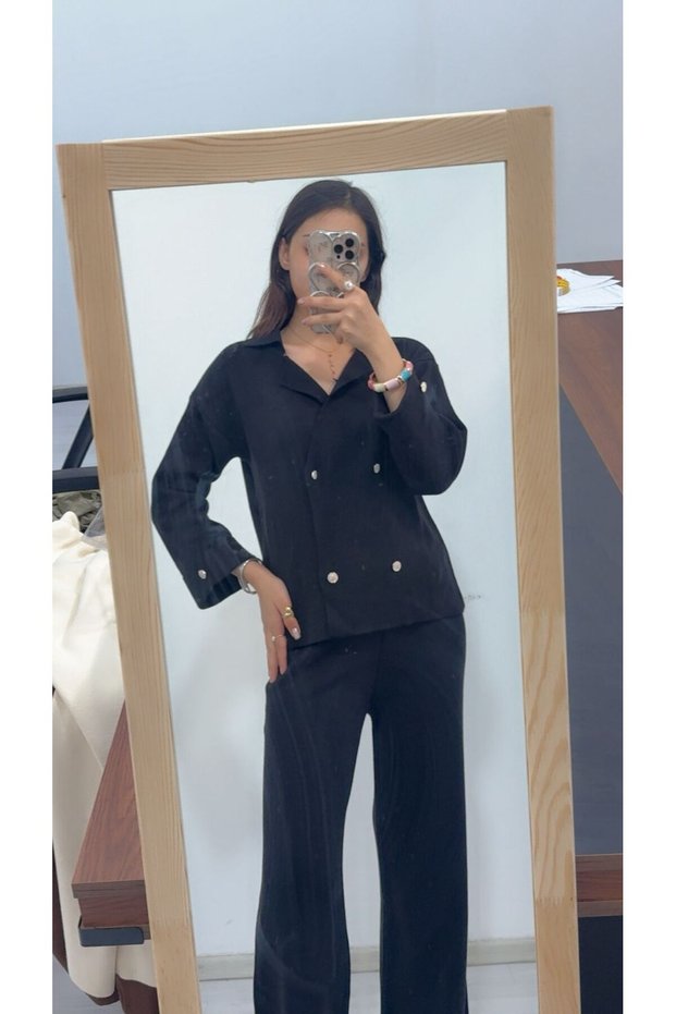 Four Button Knitwear Ecru Jacket and Pantalon