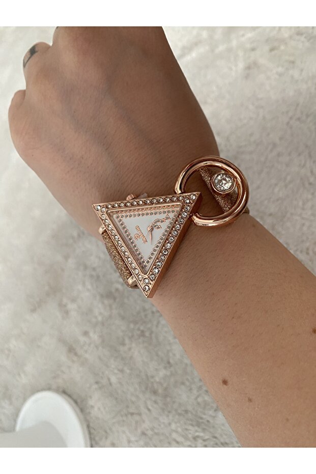 Üçgen Şık kadın kol saati - 1