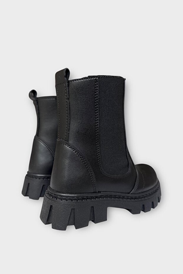 Lányoknak gumis részletekkel ellátott vastag talpú csizma FEKETE - 5