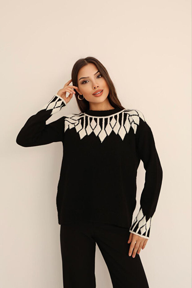 Crew Neck Patterned Knit Sweater