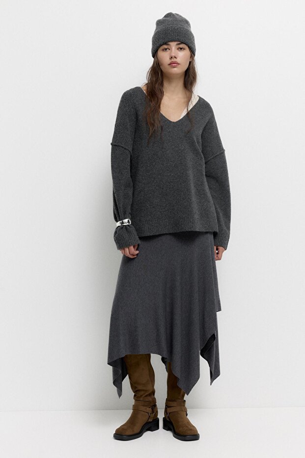 Soft knit V-neck sweater - 1