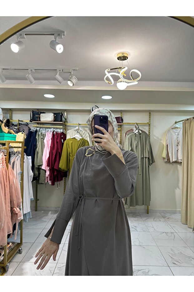 GOLD BROŞ DETAYLI ELBİSE - 3